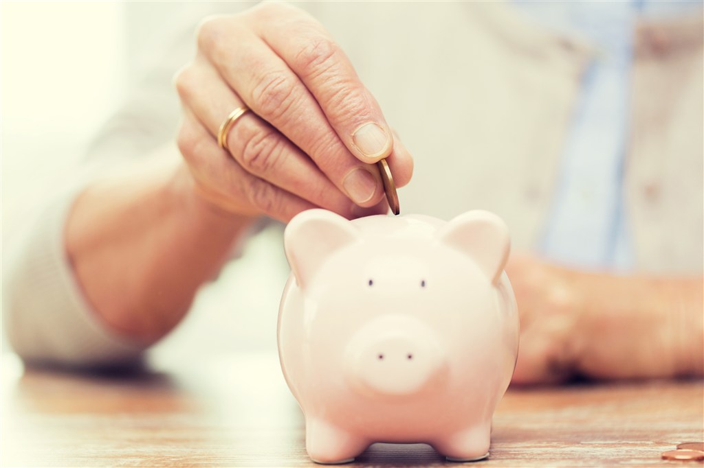 Economize com consciência, alguns gastos valem à pena! economize-economia-sem cortar gastos-momento financeiro